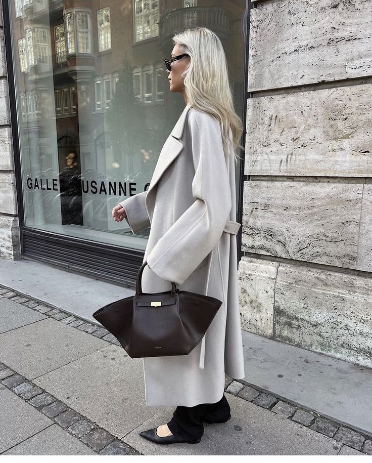 Manhattan Muse Vegan Leather Handbag - Image 16