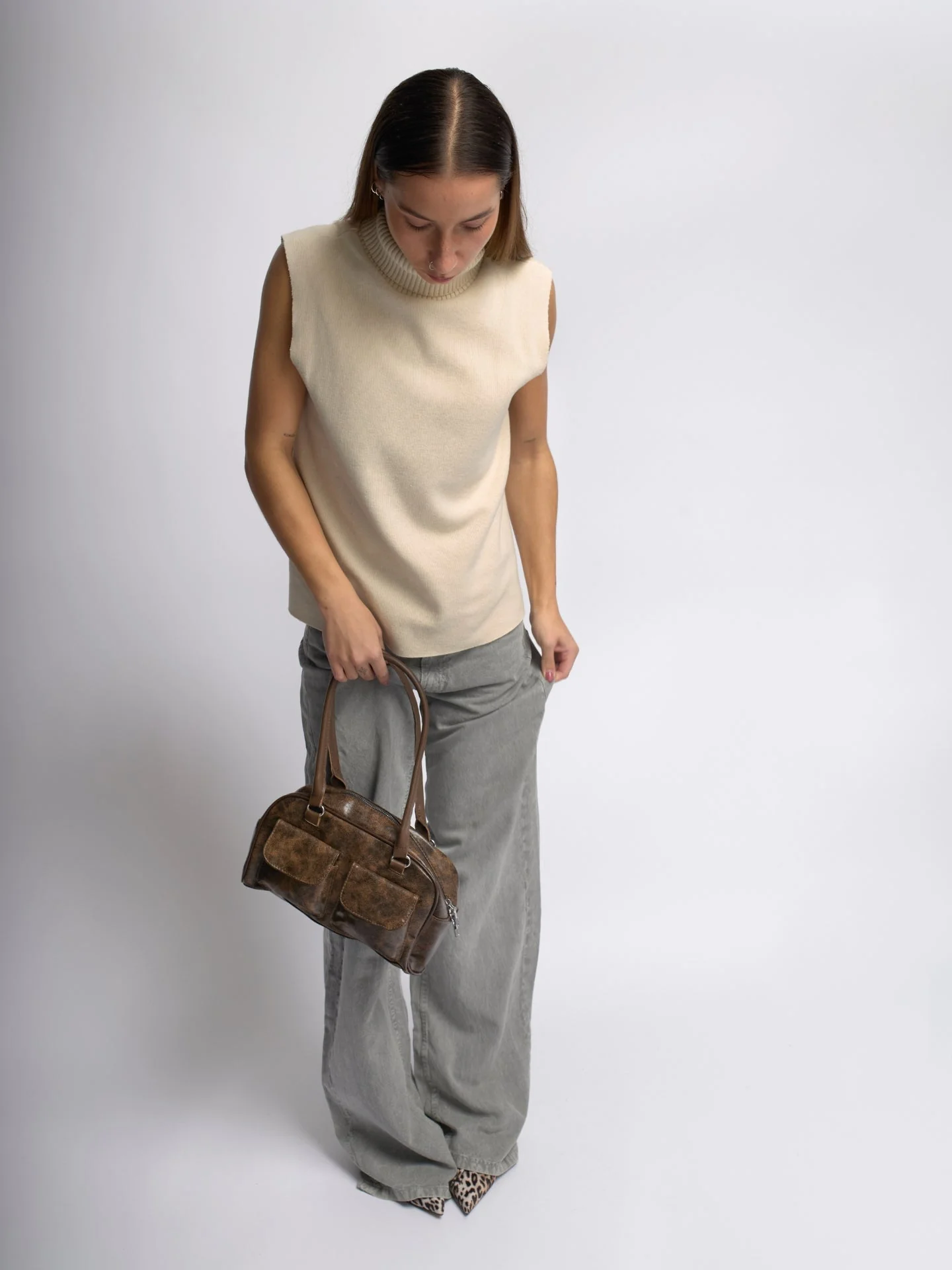 Urban Sleek Distressed Leather Shoulder Bag - Image 8
